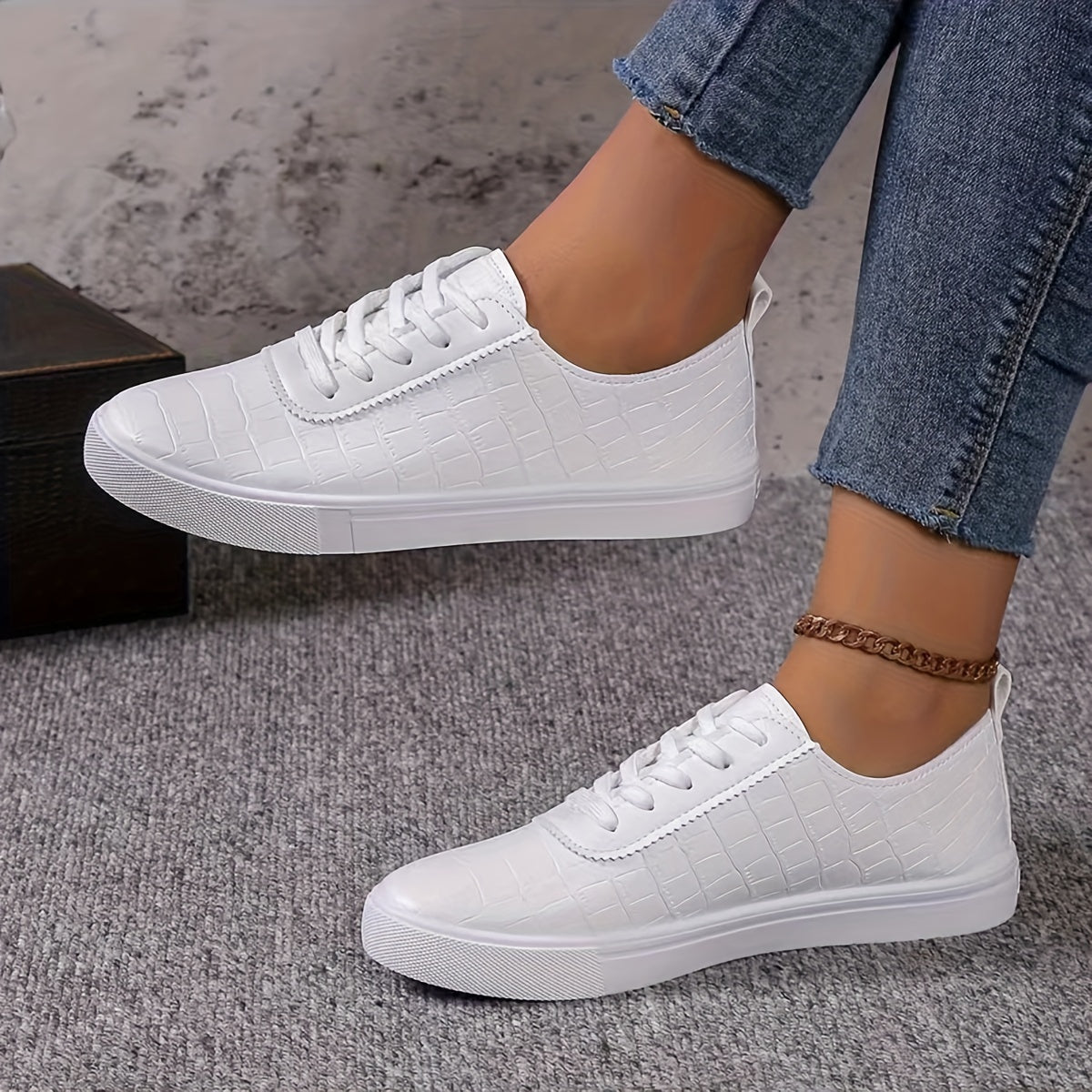 Women's Minimalist Low Top Sneakers, Solid Color Round Toe Lace Up Faux Leather Shoes, Casual Walking Sneakers