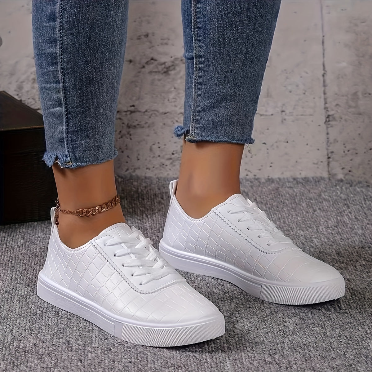 Women's Minimalist Low Top Sneakers, Solid Color Round Toe Lace Up Faux Leather Shoes, Casual Walking Sneakers