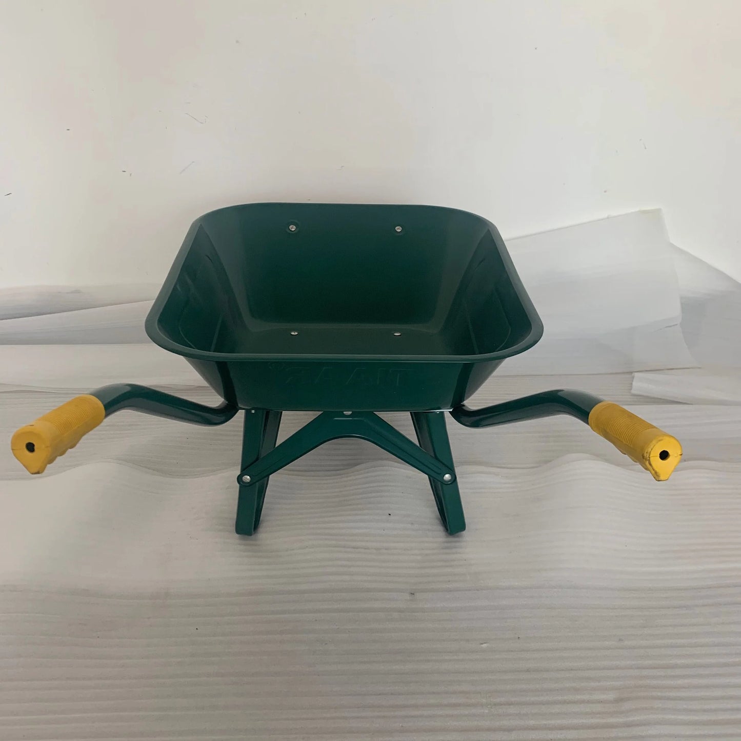 Top Quality Lower Price France Model Metal Cement Wheel Barrow WB6400