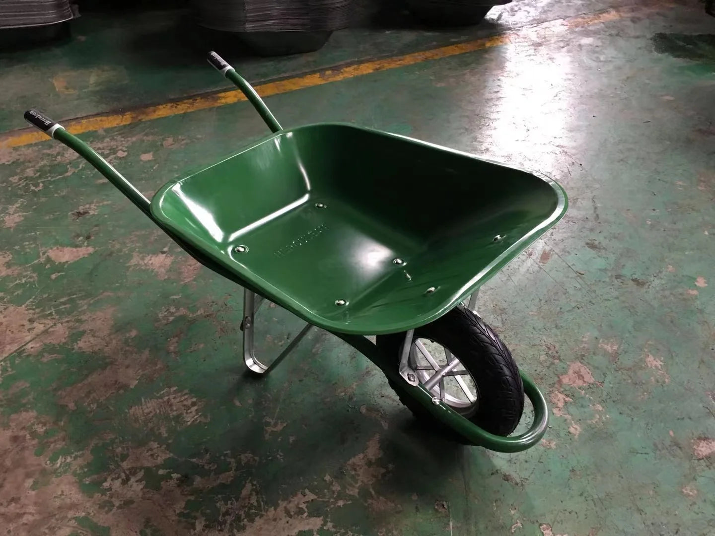 Top Quality Lower Price France Model Metal Cement Wheel Barrow WB6400